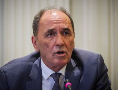 Σταθάκης: «Συγκεκριμένα funds σορτάρουν τη ΔΕΗ»